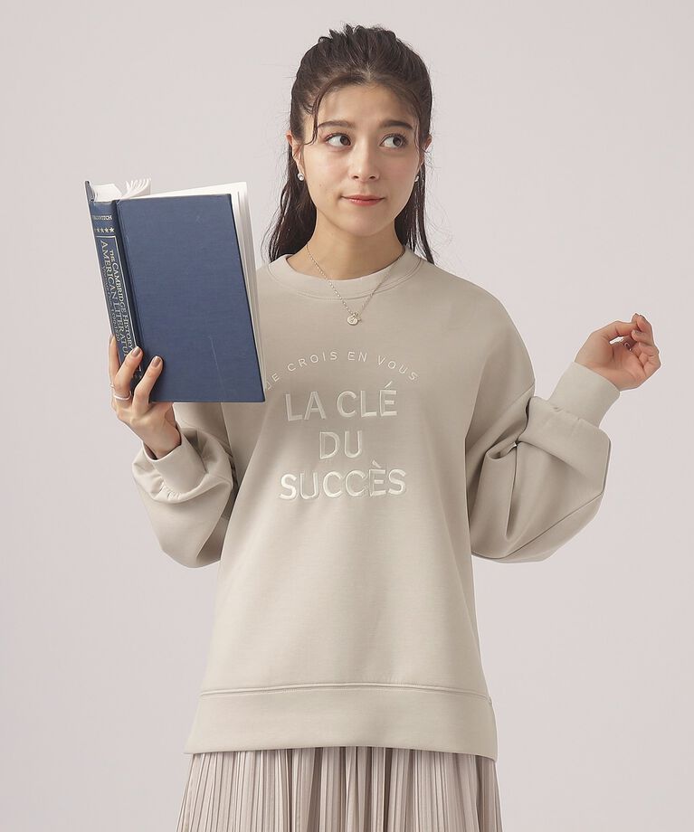 SHOO･LA･RUE「優しい着心地　もちさら 大人のロゴ刺繍トップス」|Tシャツ・カットソー|ライトグレー(011