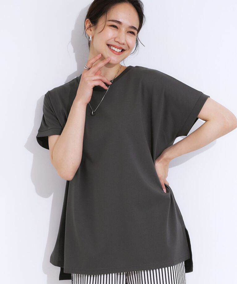 SHOO･LA･RUE「【洗える/S-LL/ひんやり/UV】汗をかいても気になりにくい スリットトップス」|Tシャツ・カットソー|チャコールグレー(0