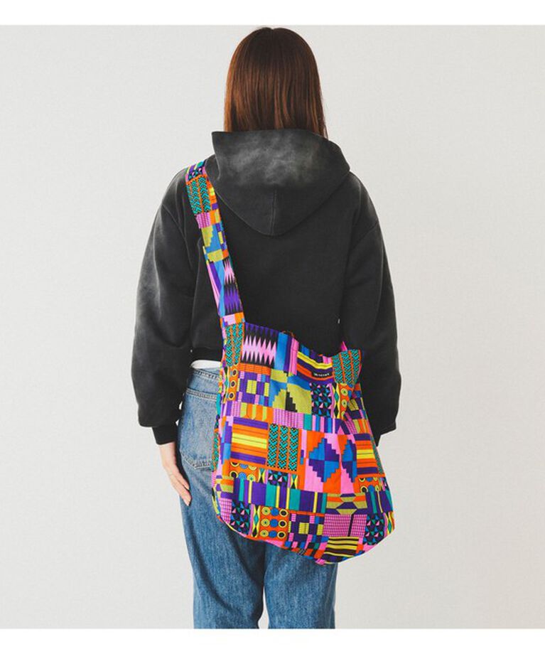 BEAMS「バティック ショルダー エコ バッグ 2025」|ポーチ|PINK/CRAZY