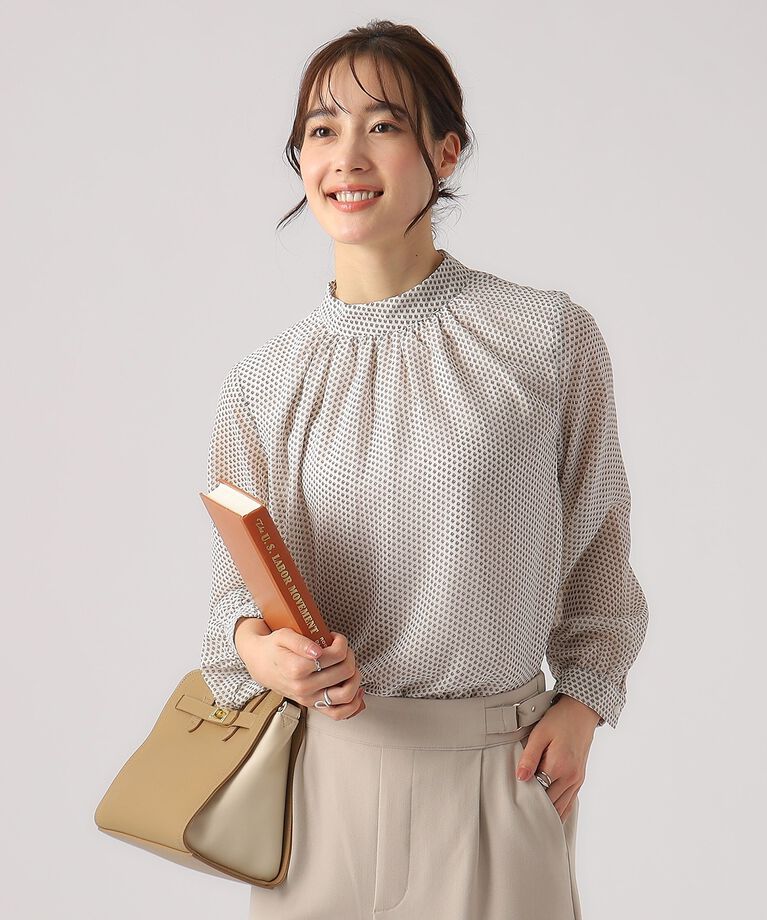 SHOO･LA･RUE「【無理せずキレイ/イージーケア】上品なシアー感 アソート幾何柄 ハイネックブラウス」|シャツ・ブラウス|オフホワイト(103